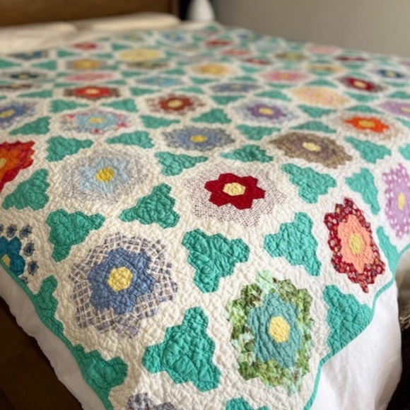 Stunning Mint Vintage Grandmother's Garden Quilt - Picture 2 of 9